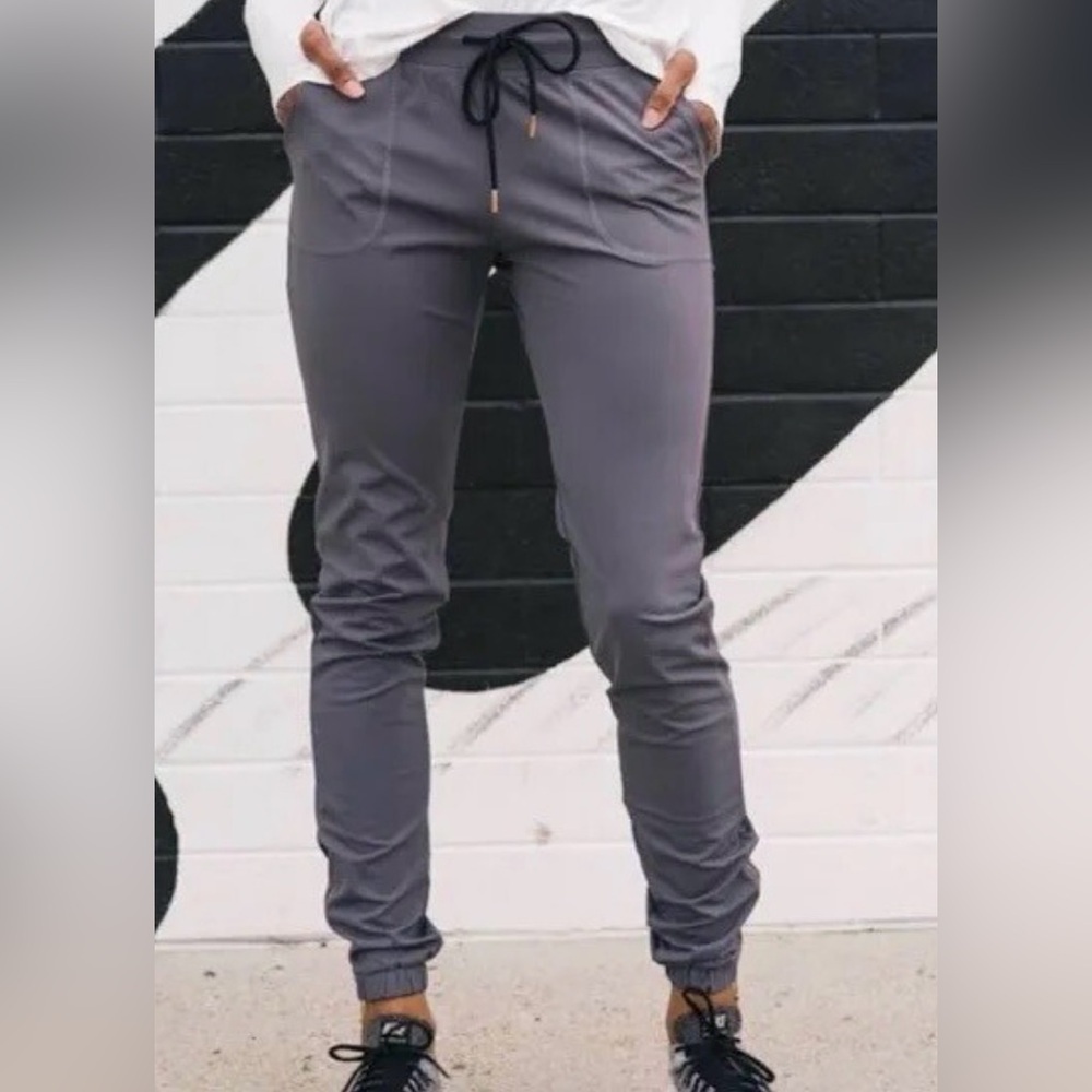 ZYIA Active Peak Gray Charcoal Joggers Moon Logo Size Large